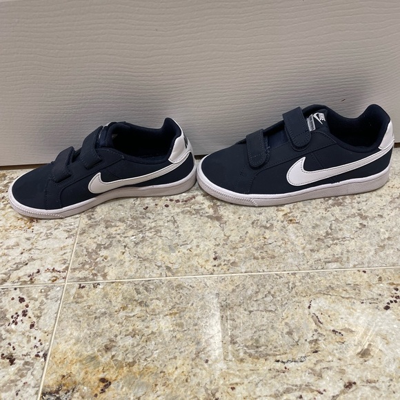 Nike boys running shoes - court royale navy blue sneakers - size 2Y - Picture 4 of 8
